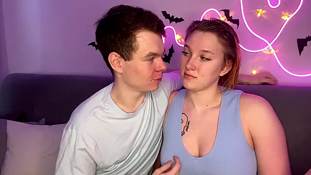 julielourens online show from 10/24/25, 09:08