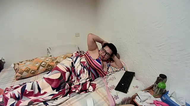 salome2025 online show from 10/28/25, 08:41