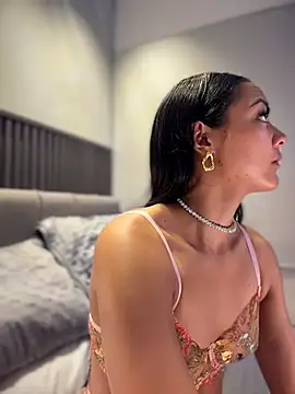 im-isabella online show from 04/18/26, 03:36