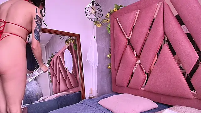 viollettaa  online show from 11/02/25, 05:51