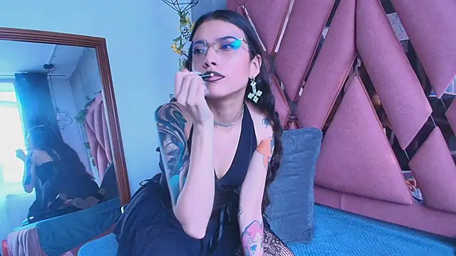 viollettaa  online show from 12/03/25, 07:24