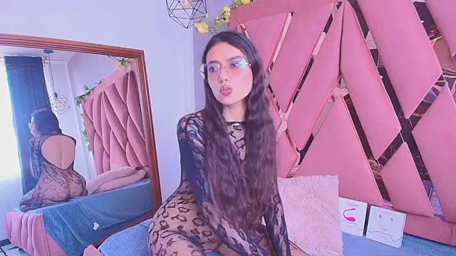 viollettaa  online show from 09/12/25, 07:02