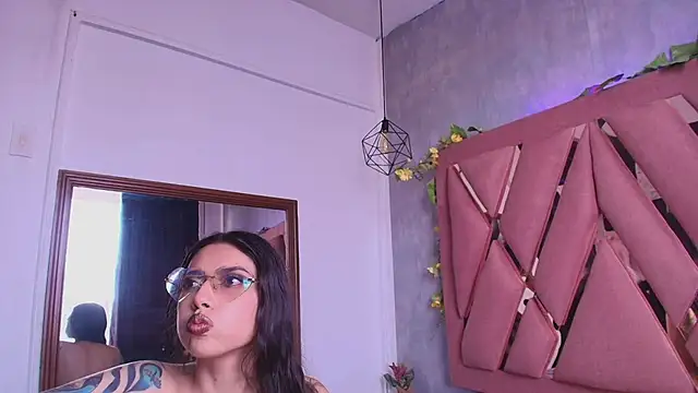 viollettaa  online show from 09/16/25, 07:04