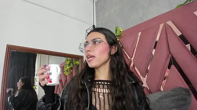 viollettaa  online show from 04/10/26, 06:48