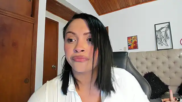 Snapshot of VeronicaBrun chatting on 09/16/25, 09:16 VeronicaBrun online show from 09/16/25, 09:16