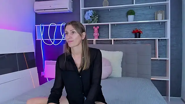 ChristyBrook online show from 10/06/25, 07:14