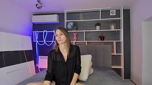 ChristyBrook online show from 10/23/25, 06:17