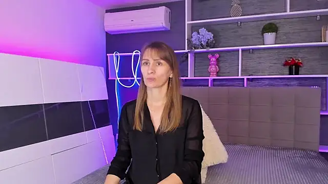 ChristyBrook online show from 11/28/25, 07:36