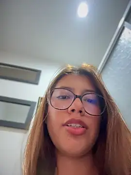 Snapshot of sara_calderon chatting on 04/18/26, 07:07 sara calderon online show from 04/18/26, 07:07