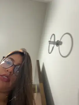 Snapshot of sara_calderon chatting on 05/14/26, 11:29 sara calderon online show from 05/14/26, 11:29