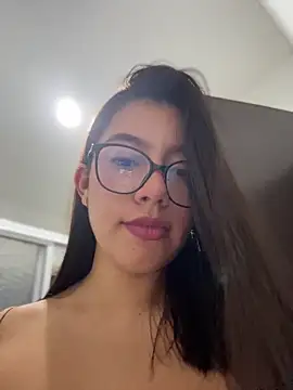 Snapshot of sara_calderon chatting on 05/26/26, 12:25 sara calderon online show from 05/26/26, 12:25