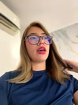 Snapshot of sara_calderon chatting on 09/16/25, 01:23 sara calderon online show from 09/16/25, 01:23