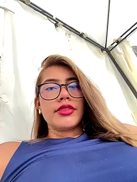 Snapshot of sara_calderon chatting on 09/23/25, 01:18 sara calderon online show from 09/23/25, 01:18