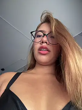 Snapshot of sara_calderon chatting on 12/02/25, 01:24 sara calderon online show from 12/02/25, 01:24