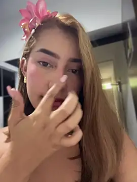 Snapshot of sara_calderon chatting on 11/15/25, 01:26 sara calderon online show from 11/15/25, 01:26