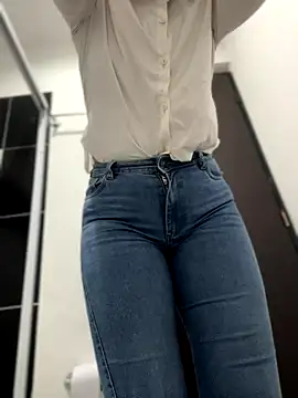 Snapshot of sara_calderon chatting on 09/10/25, 01:21 sara calderon online show from 09/10/25, 01:21