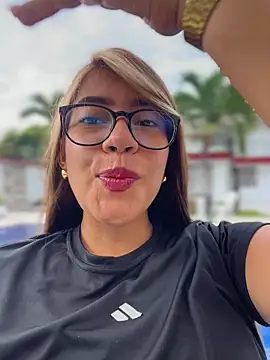 Snapshot of sara_calderon chatting on 10/09/25, 01:22 sara calderon online show from 10/09/25, 01:22