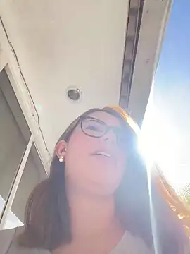 Snapshot of sara_calderon chatting on 11/23/25, 01:32 sara calderon online show from 11/23/25, 01:32