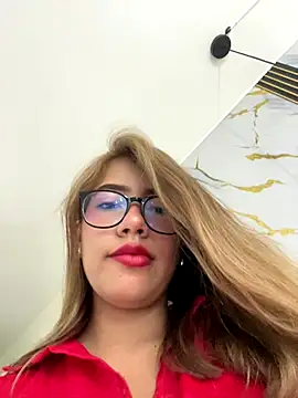 Snapshot of sara_calderon chatting on 09/18/25, 01:25 sara calderon online show from 09/18/25, 01:25