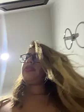 Snapshot of sara_calderon chatting on 11/06/25, 01:26 sara calderon online show from 11/06/25, 01:26