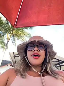 Snapshot of sara_calderon chatting on 09/14/25, 03:01 sara calderon online show from 09/14/25, 03:01