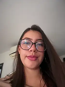 Snapshot of sara_calderon chatting on 05/17/26, 11:43 sara calderon online show from 05/17/26, 11:43