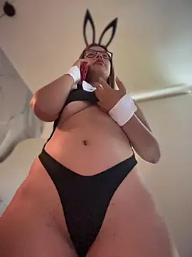 Snapshot of sara_calderon chatting on 10/31/25, 01:30 sara calderon online show from 10/31/25, 01:30