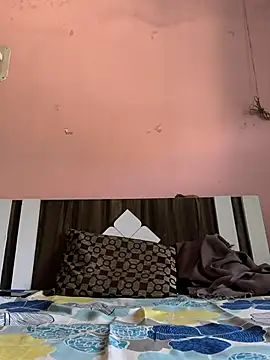 Snapshot of Riyansh_mehta chatting on 10/17/25, 05:00 Riyansh mehta online show from 10/17/25, 05:00