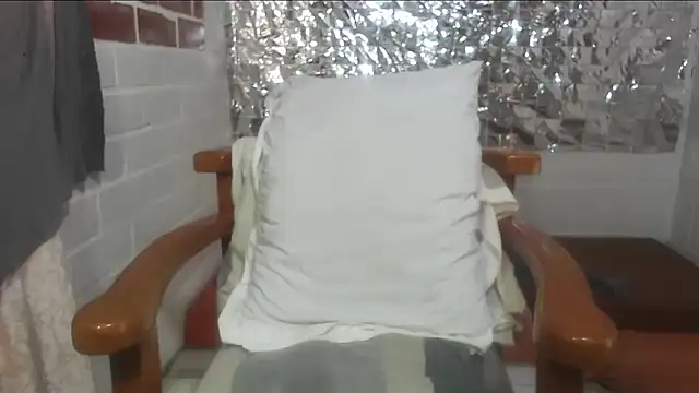 rose-crystal online show from 10/06/25, 02:29