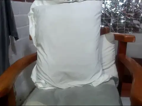 rose-crystal online show from 10/24/25, 12:20