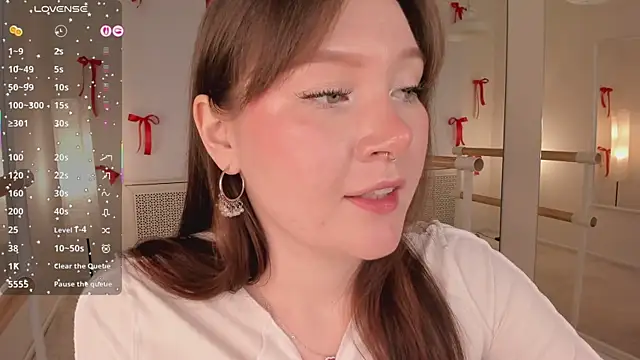 Snapshot of Ash_Hasmy chatting on 12/21/25, 12:29 Ash Hasmy online show from 12/21/25, 12:29