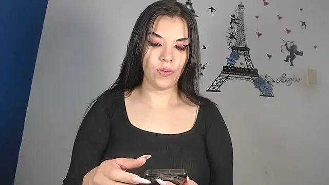 Snapshot of IVONNE_SEX chatting on 09/27/25, 10:05 IVONNE SEX online show from 09/27/25, 10:05