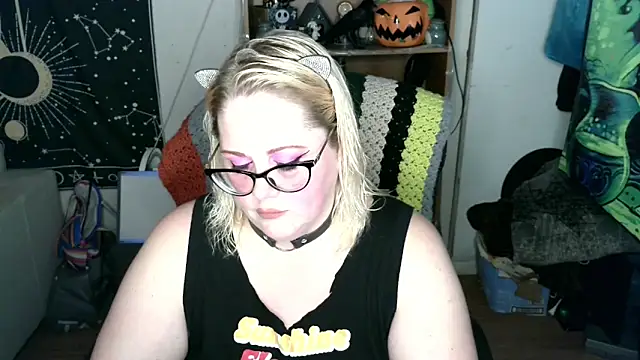 Snapshot of Kinky_Witch chatting on 05/27/26, 04:58 Kinky Witch online show from 05/27/26, 04:58