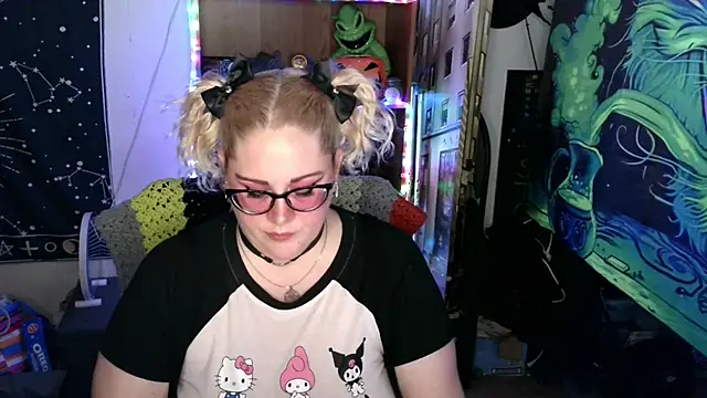 Snapshot of Kinky_Witch chatting on 04/17/26, 04:32 Kinky Witch online show from 04/17/26, 04:32