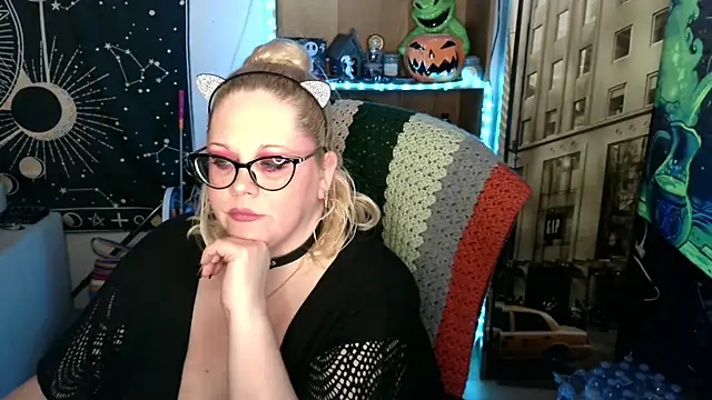 Snapshot of Kinky_Witch chatting on 04/26/26, 04:26 Kinky Witch online show from 04/26/26, 04:26