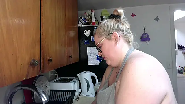 Snapshot of Kinky_Witch chatting on 04/30/26, 06:04 Kinky Witch online show from 04/30/26, 06:04