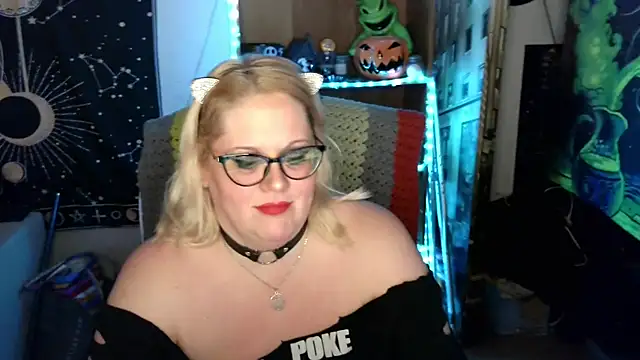 Snapshot of Kinky_Witch chatting on 04/21/26, 01:42 Kinky Witch online show from 04/21/26, 01:42