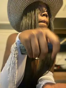 Alexia 24 online show from 11/01/25, 03:35