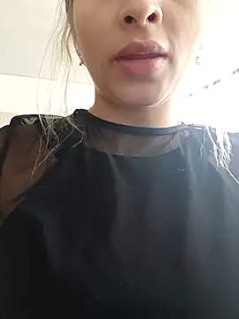 Snapshot of Belinda-Naughty chatting on 10/25/25, 02:39 Belinda-Naughty online show from 10/25/25, 02:39