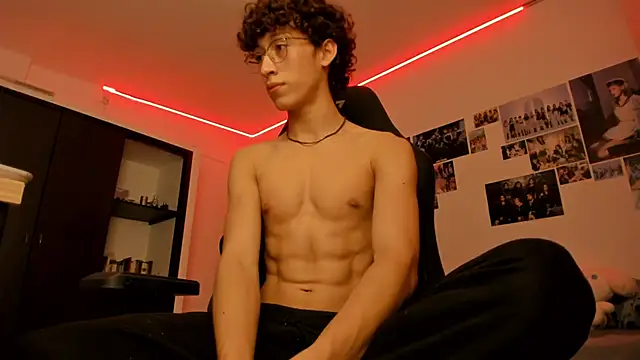 Snapshot of velvet_skyn chatting on 10/22/25, 04:34 velvet skyn online show from 10/22/25, 04:34