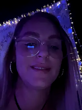 Snapshot of BossMomma0387 chatting on 09/10/25, 03:27 BossMomma0387 online show from 09/10/25, 03:27