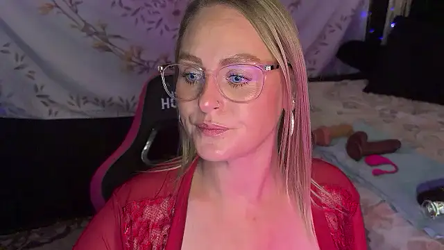 Snapshot of BossMomma0387 chatting on 10/29/25, 02:10 BossMomma0387 online show from 10/29/25, 02:10