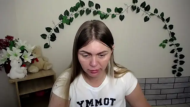 Snapshot of Magic_Katarina_ chatting on 09/23/25, 06:20 Magic Katarina online show from 09/23/25, 06:20
