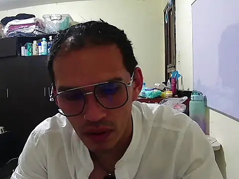 Snapshot of DOBLEWYOSK69G chatting on 09/15/25, 05:08 DOBLEWYOSK69G online show from 09/15/25, 05:08