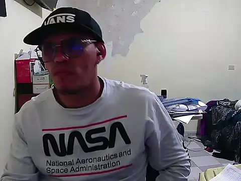 DOBLEWYOSK69G online show from 10/24/25, 05:39