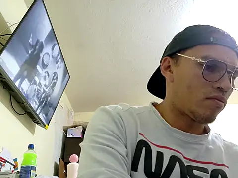 DOBLEWYOSK69G online show from 10/23/25, 01:32