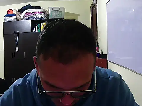 Snapshot of DOBLEWYOSK69G chatting on 09/18/25, 03:53 DOBLEWYOSK69G online show from 09/18/25, 03:53