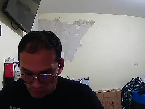 Snapshot of DOBLEWYOSK69G chatting on 10/21/25, 04:56 DOBLEWYOSK69G online show from 10/21/25, 04:56