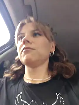 YOURLIKAA online show from 04/17/26, 06:38