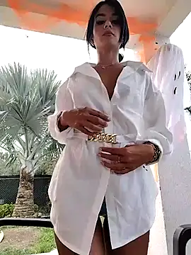 Juliana Xander online show from 10/20/25, 02:39